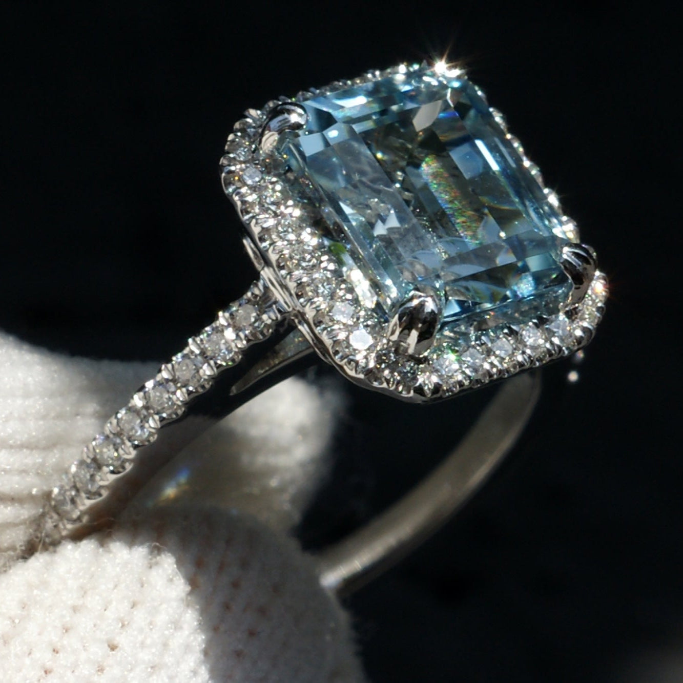 The Signature Emerald Cut Aquamarine 9x7mm Platinum