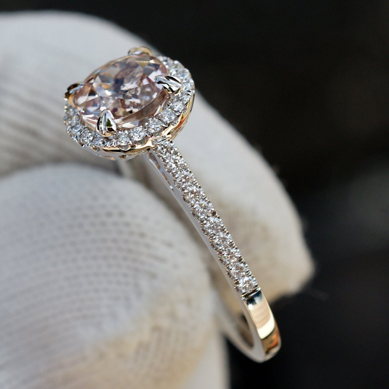 The Signature Round Morganite 7mm 18k White Gold