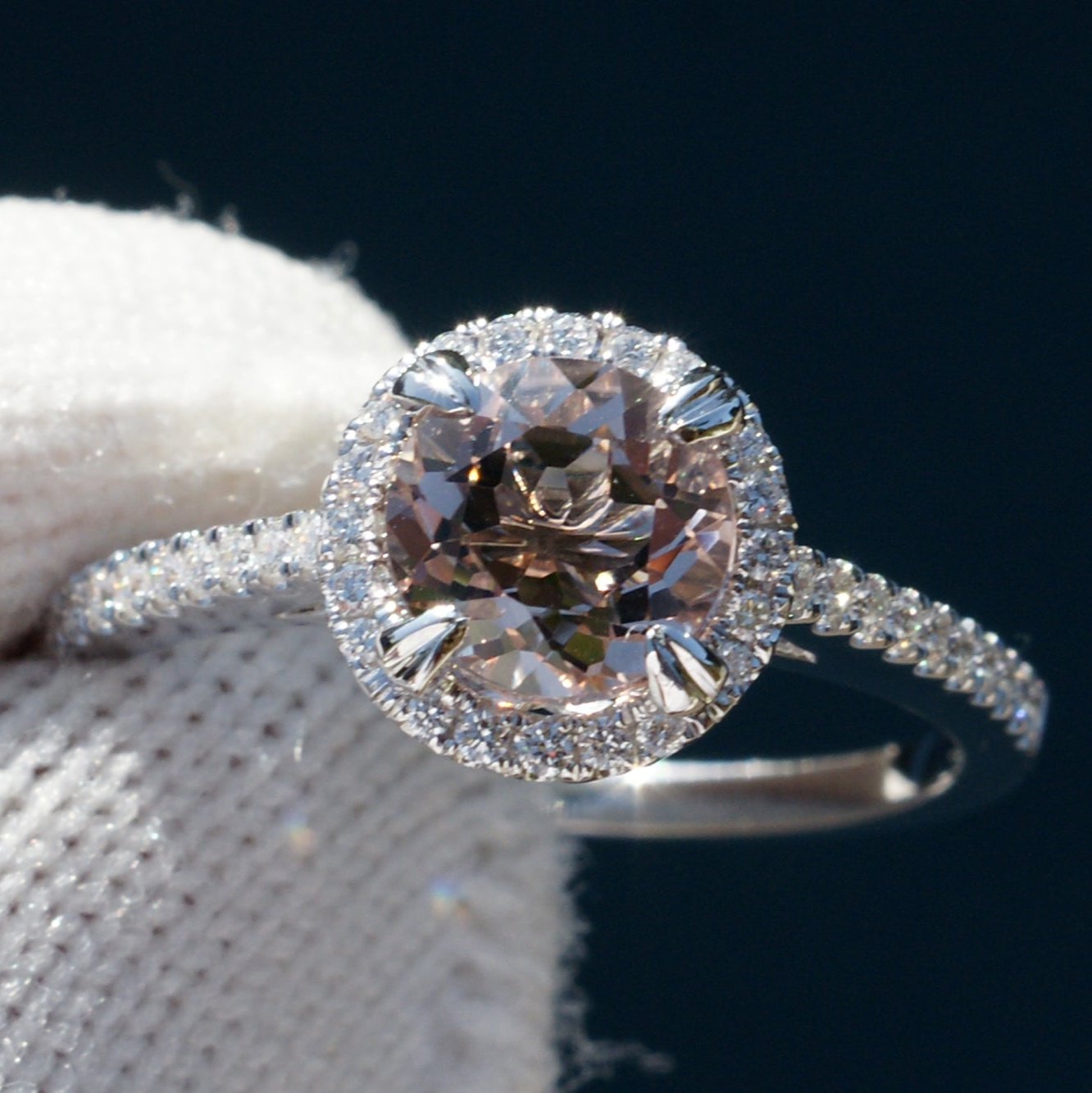 The Signature Round Morganite 7mm 18k White Gold