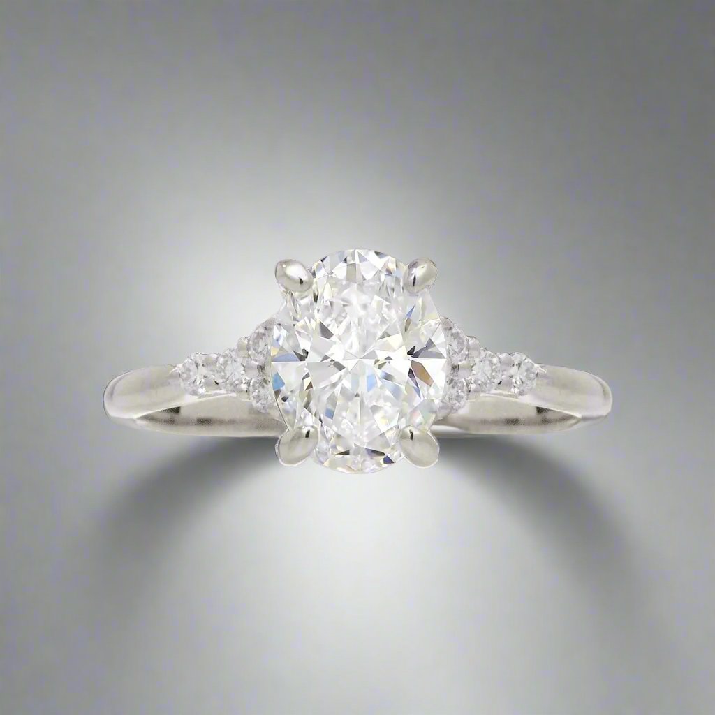 Oval diamond ring in white gold with side diamonds lab-grown - the Chloe ring