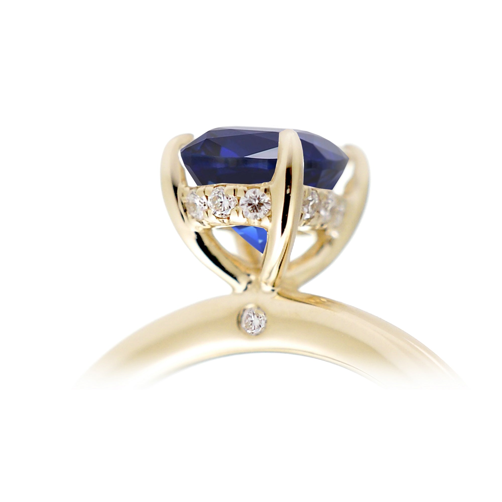 Princess cut blue sapphire solitaire ring in yellow gold