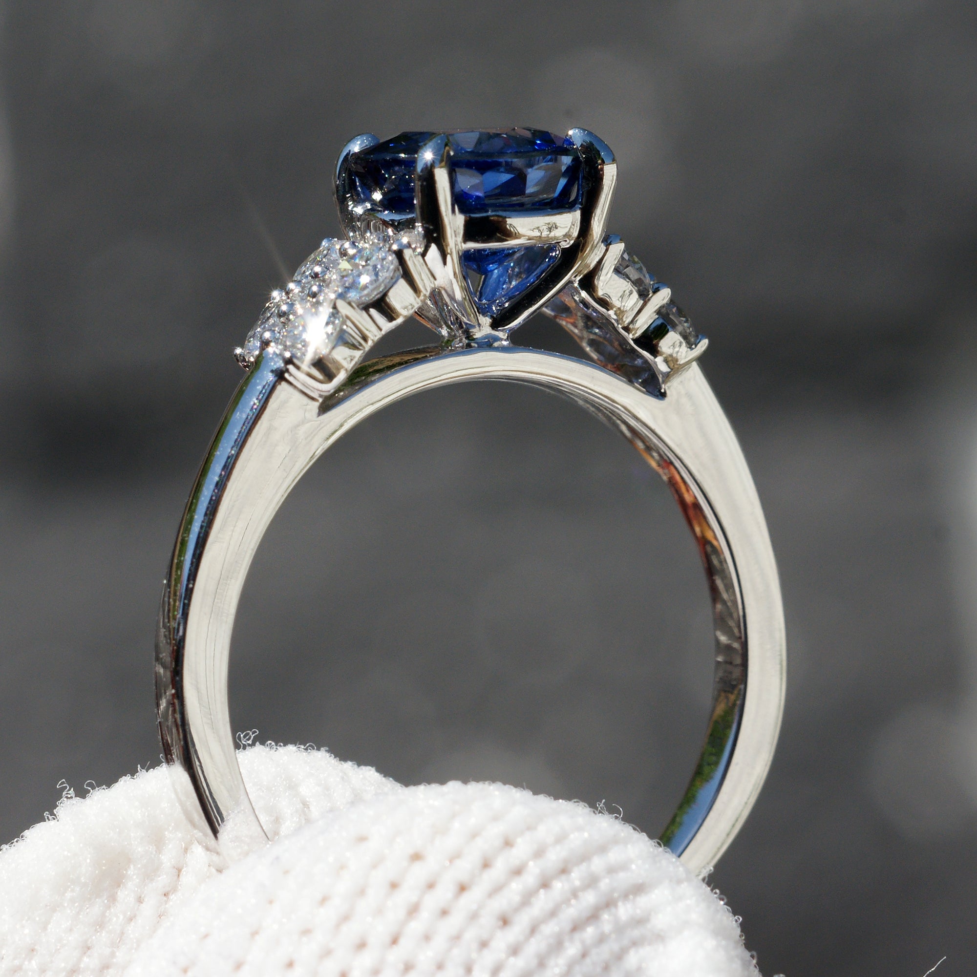 Round cut sapphire on sale ring