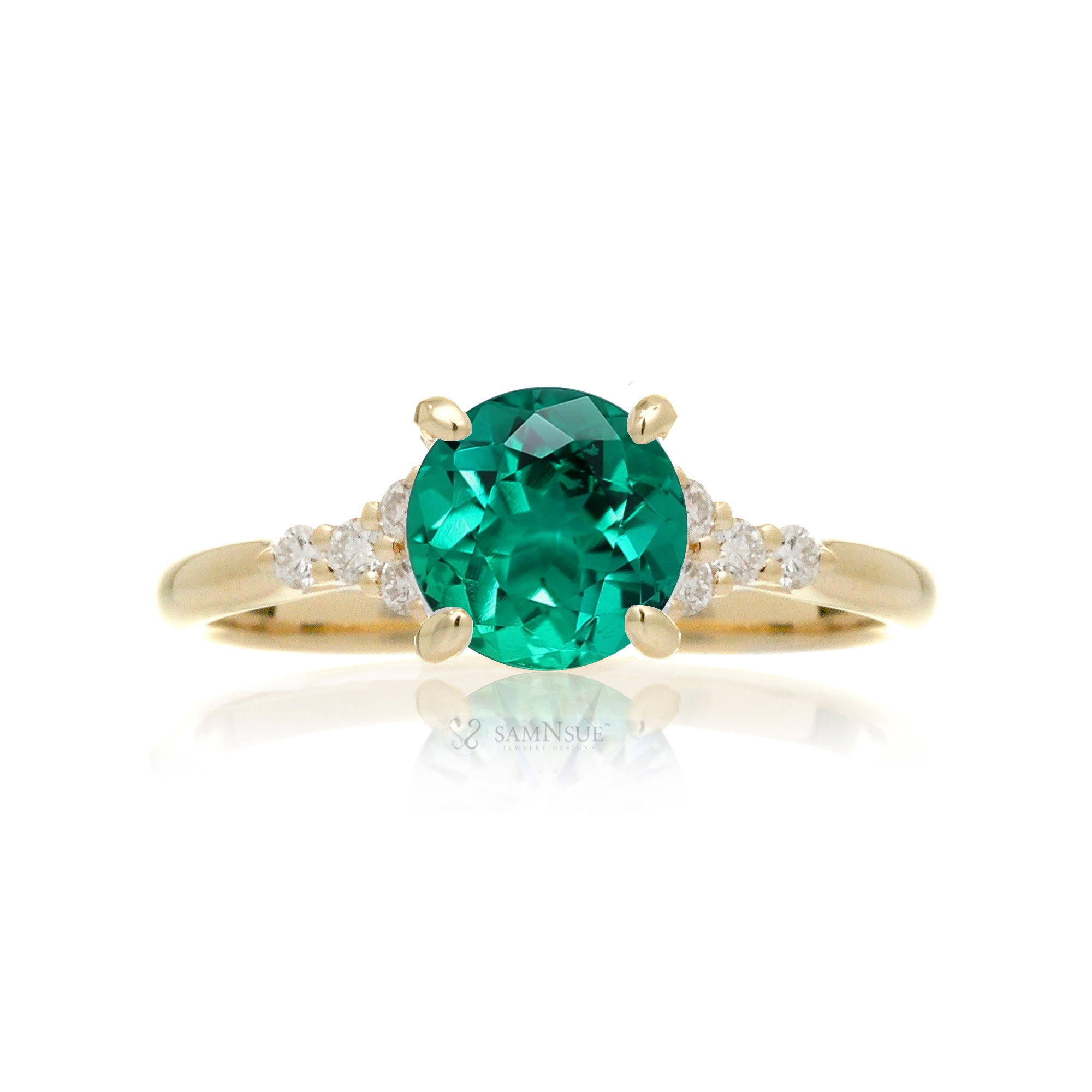 Round cut green emerald and diamond ring in yellow gold