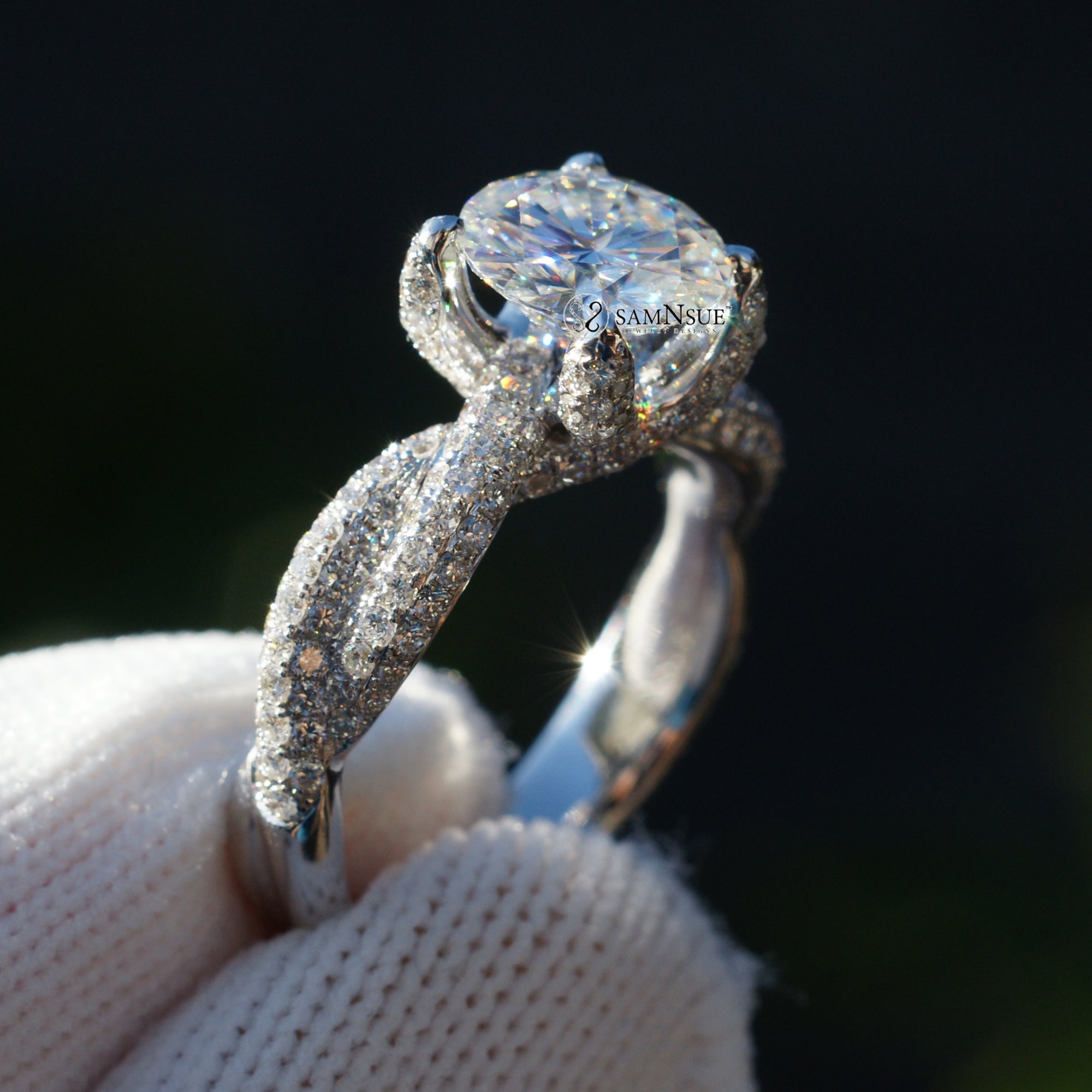 The Tyra Round Moissanite Ring (8mm)