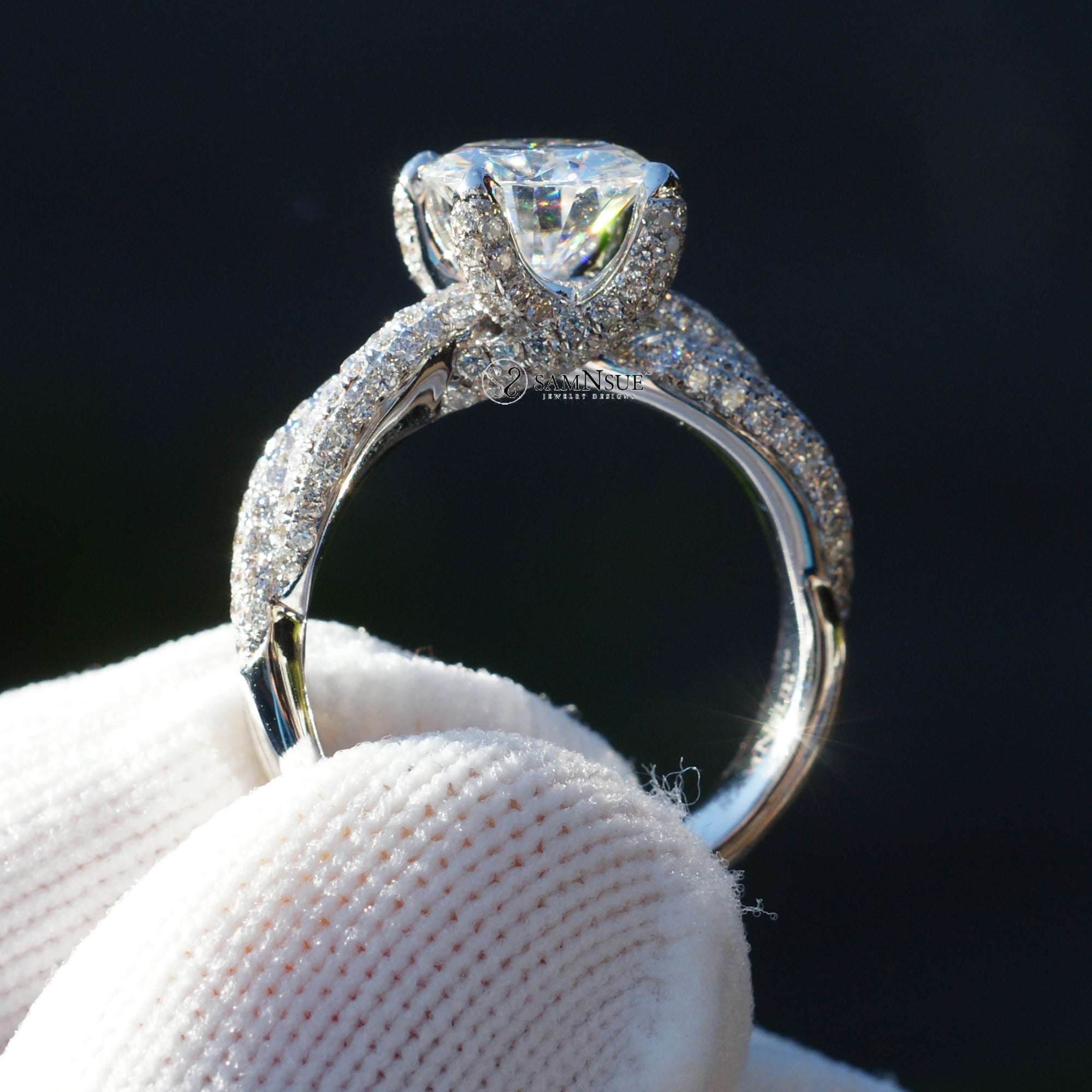 The Tyra Round Moissanite Ring (8mm)