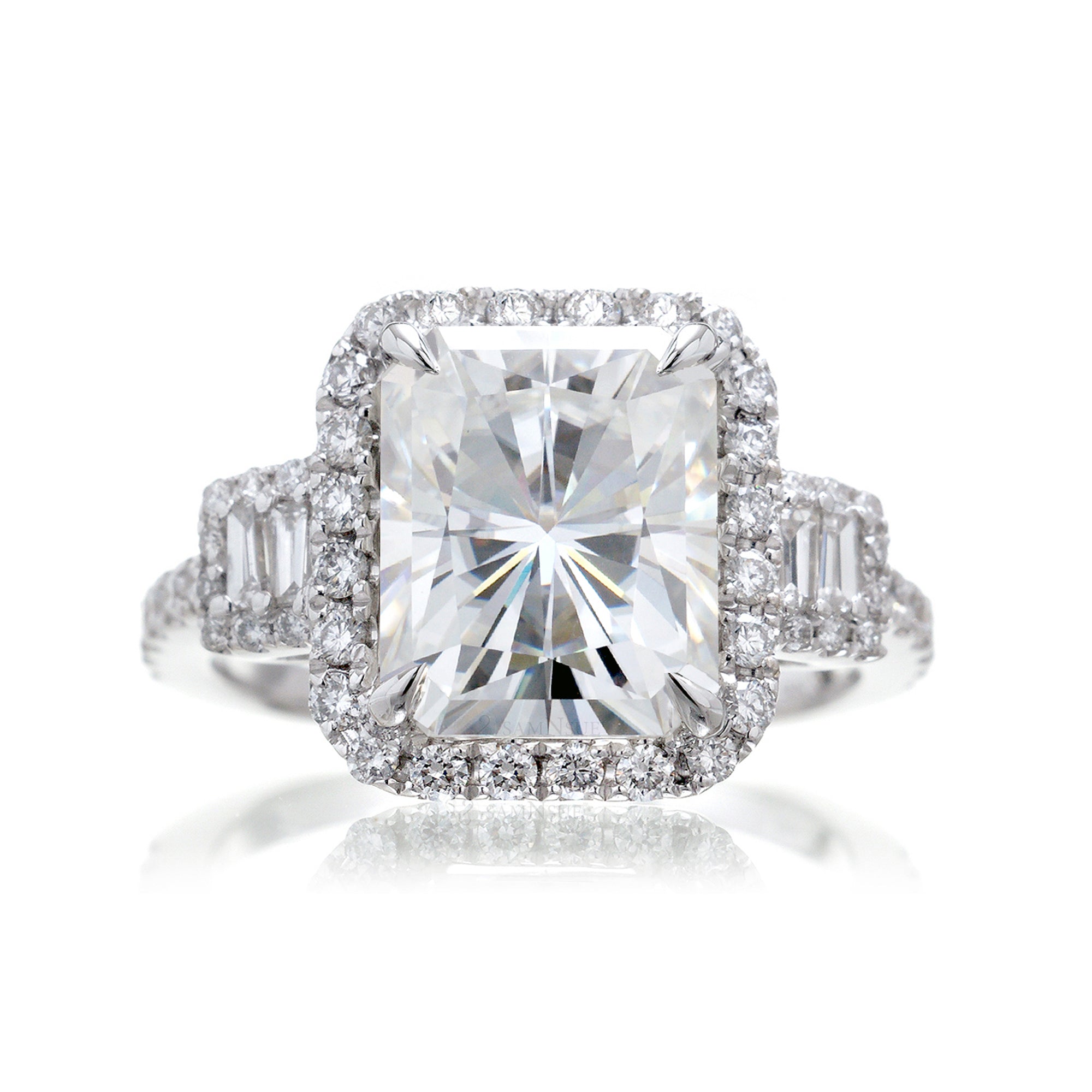 The Cali Radiant Cut Moissanite Ring