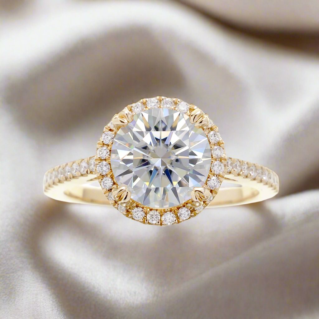 Round diamond engagement ring with halo in yellow gold