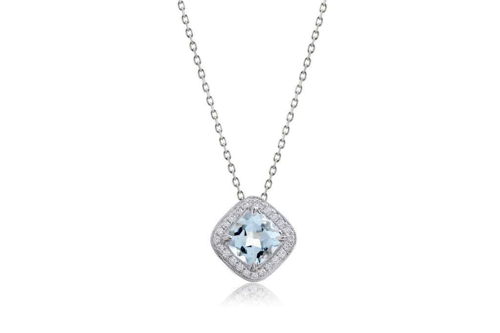可收八達通”現貨Louis Vuitton Crystal Iconic Aquamarine Necklace 藍色水晶Iconic頸鏈, 名牌,  飾物及配件- Carousell