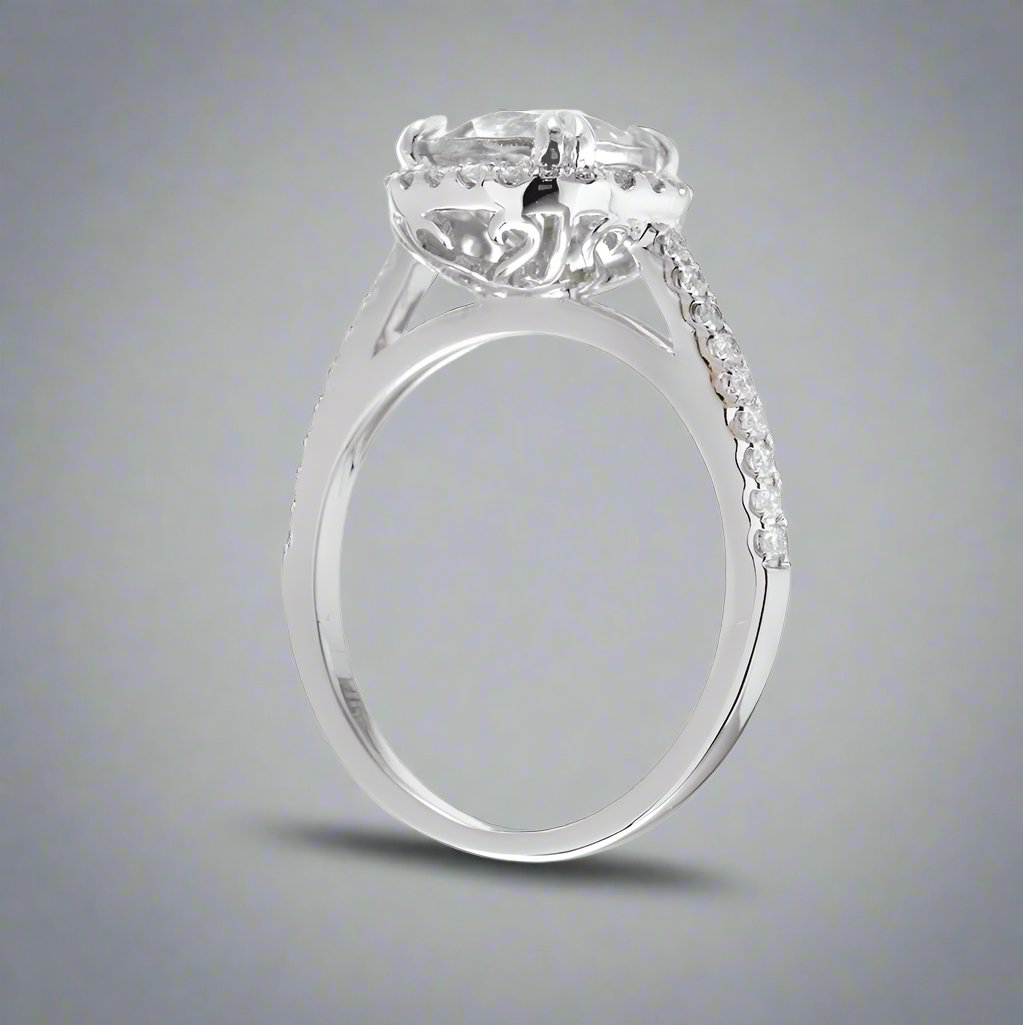 Round diamond engagement ring with halo in white gold