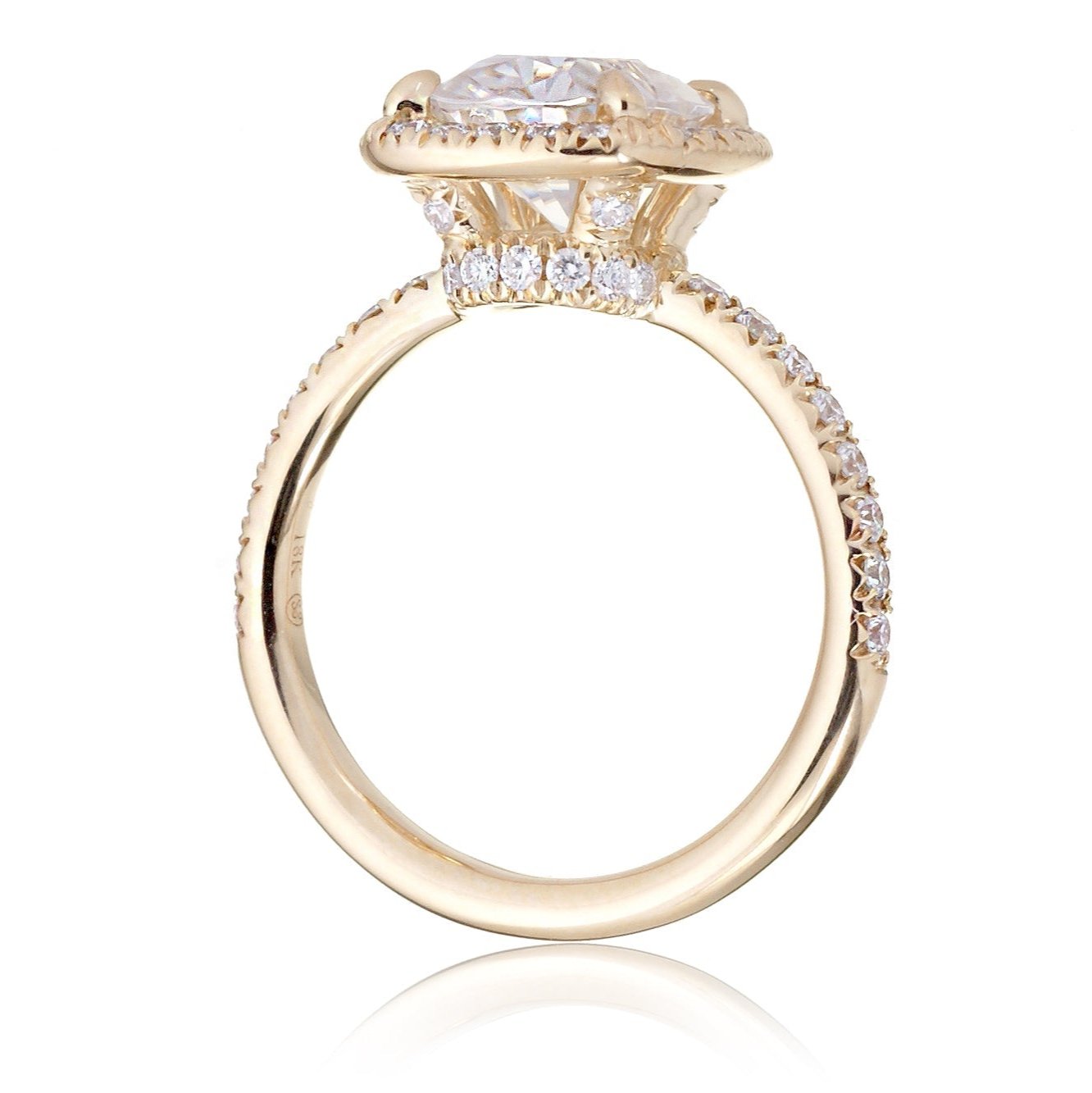 Cushion Diamond and diamond halo ring with a diamond band in yellow gold - the drenched