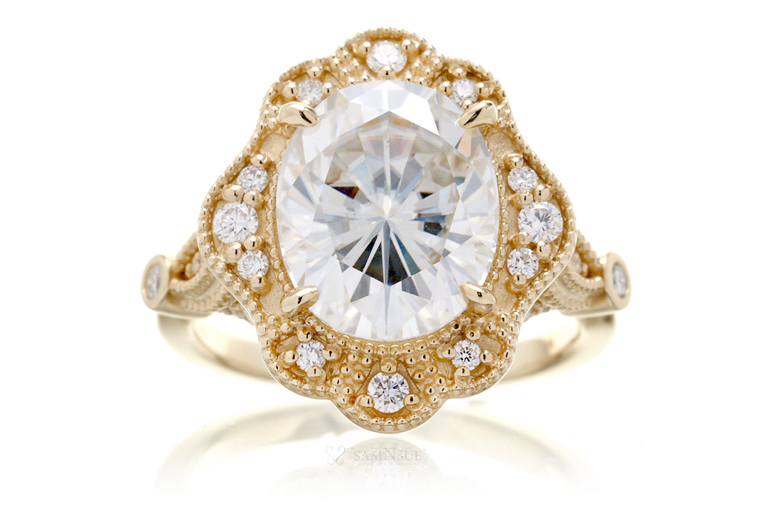 The Victoria Oval Moissanite